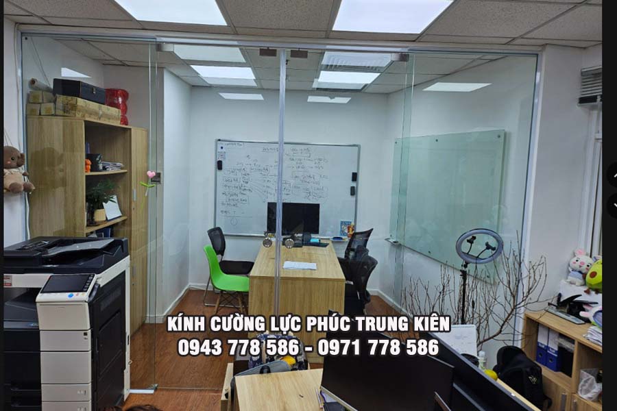 ứng dụng kính cường lực trong văn phòng